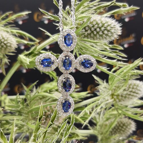 Pendente in oro con zaffiri e diamante